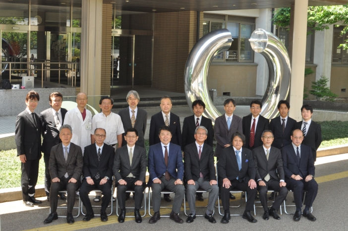 【希望者のみラッピング無料】 歯学部創立50周年記念モニュメント及び看板の除幕式を開催 その他
